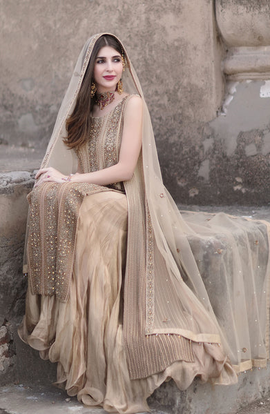 Gold silk wedding dress hotsell