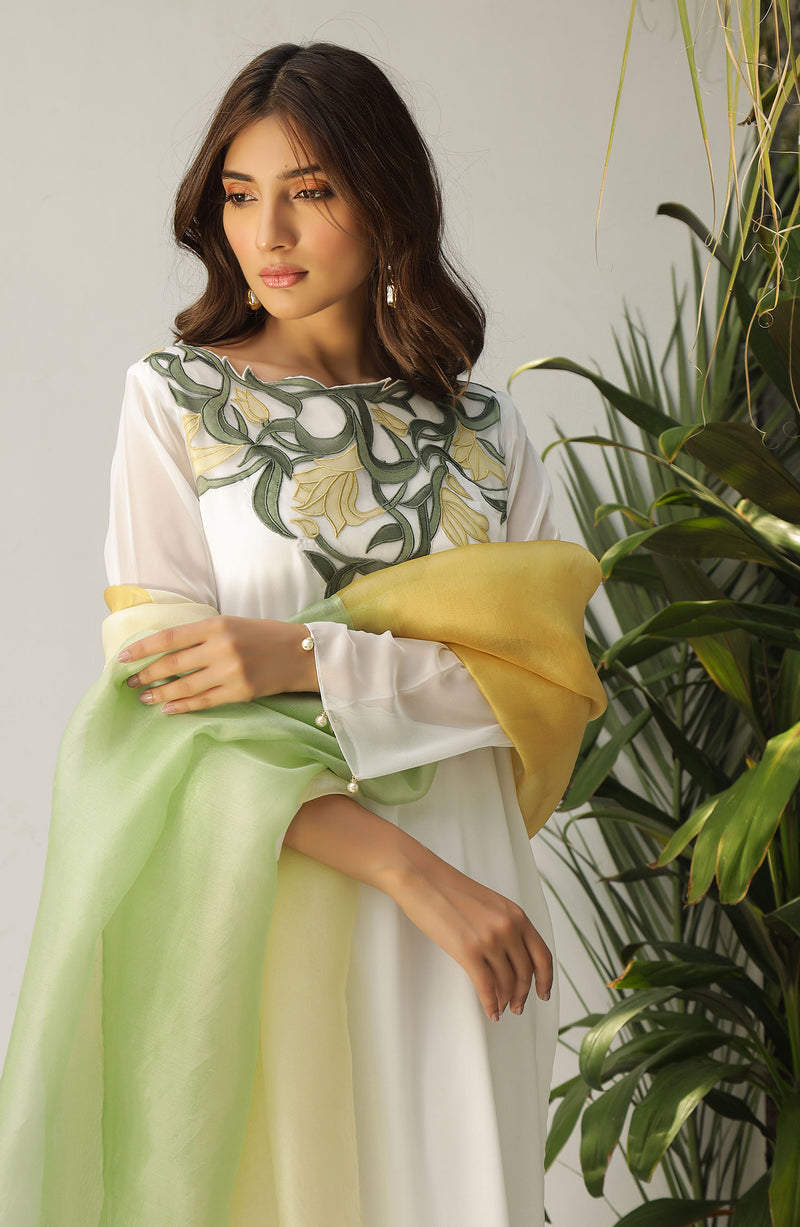 White tunic with yellow lily multi applique neckline (2 Pc set)