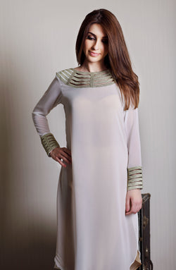 White Tunic with embroidered neckline. (2 piece set)